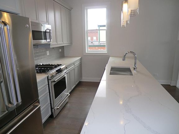 2nd image of 1513 W Diversey Pkwy APT 3E