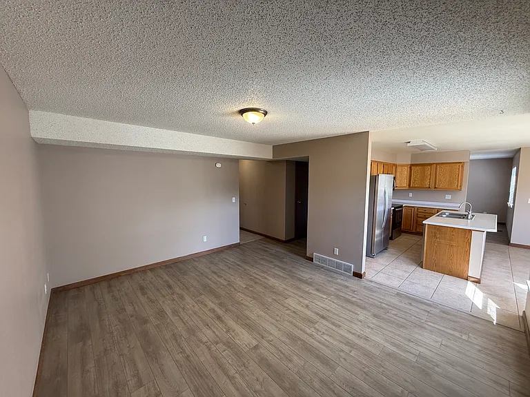 725 Pennington Dr — Photo 6