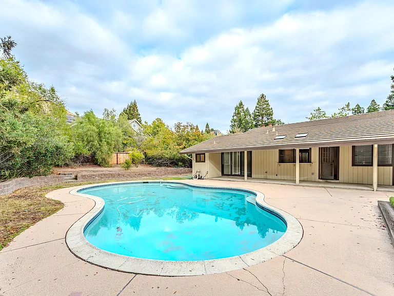 327 Clarkin Ct — Photo 38