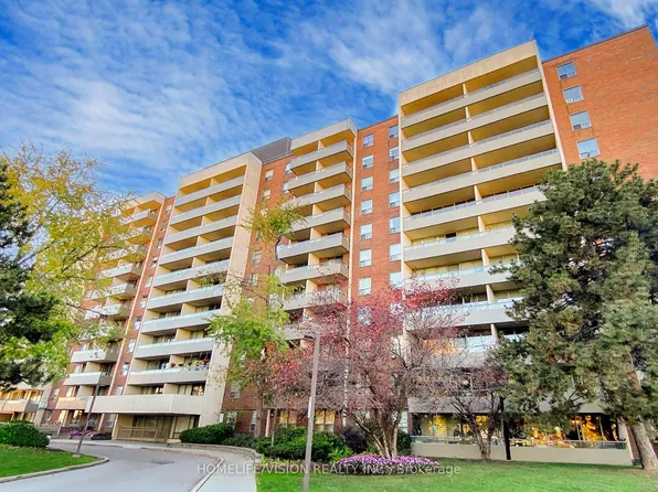 9 Four Winds Dr #713, Toronto, ON M3J 2S8