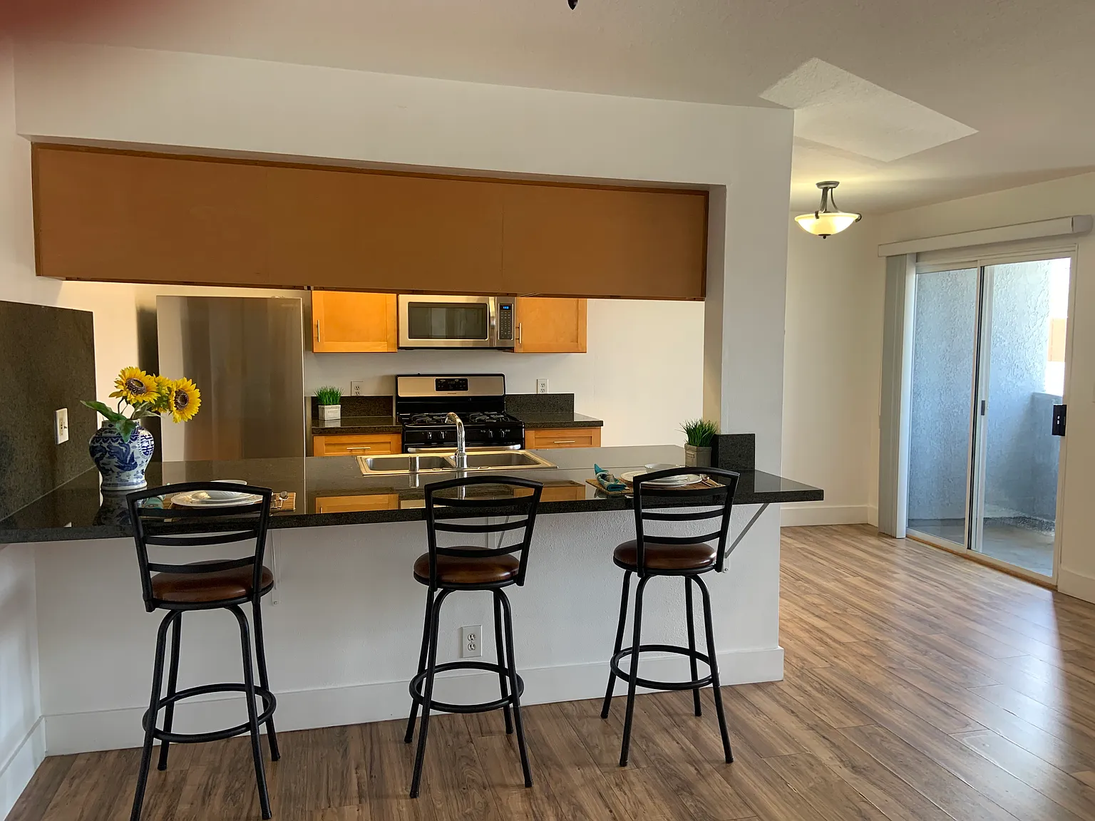 270 W Linden Ave — Photo 2