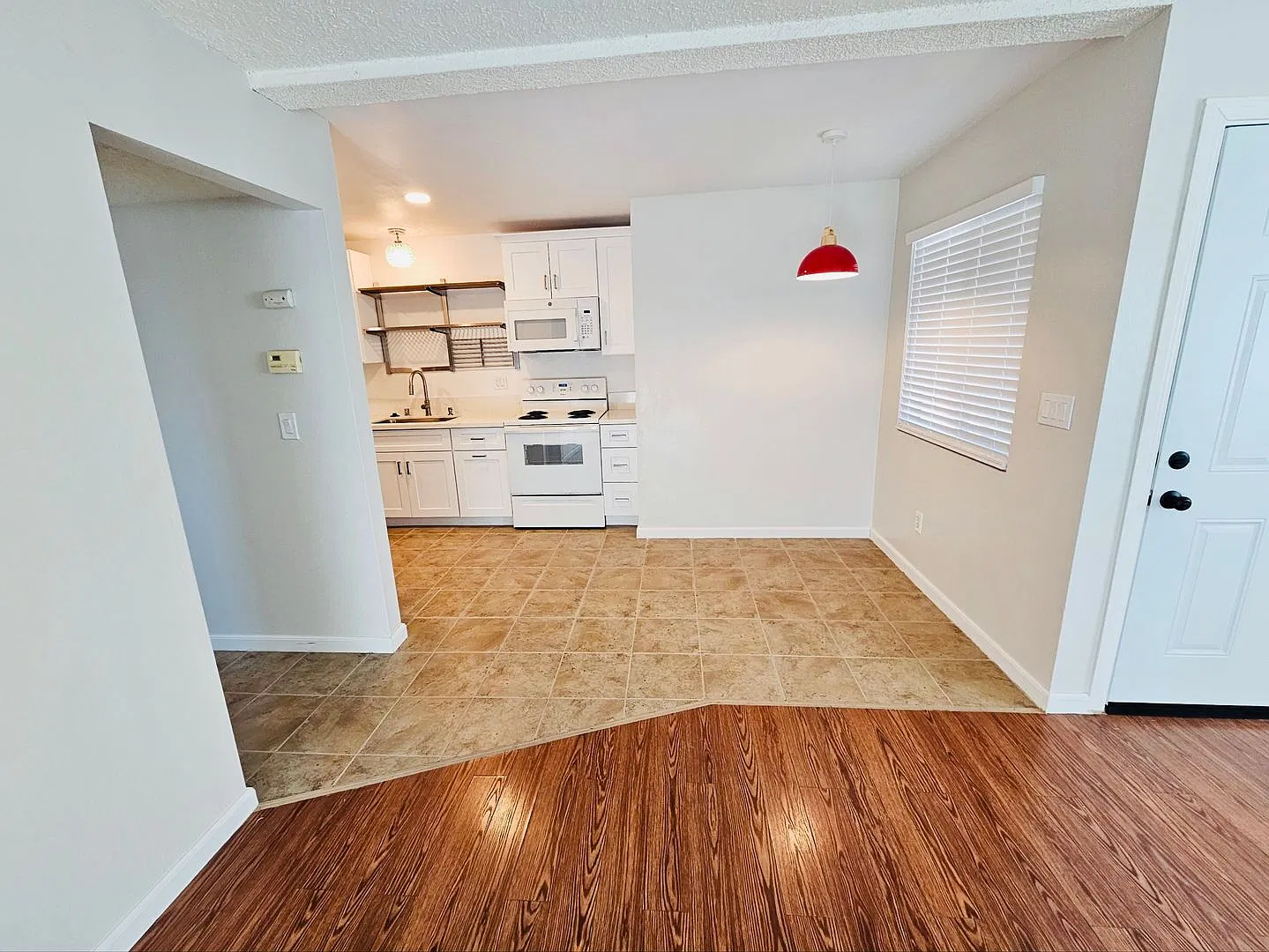 10933 Rincon St — Photo 3
