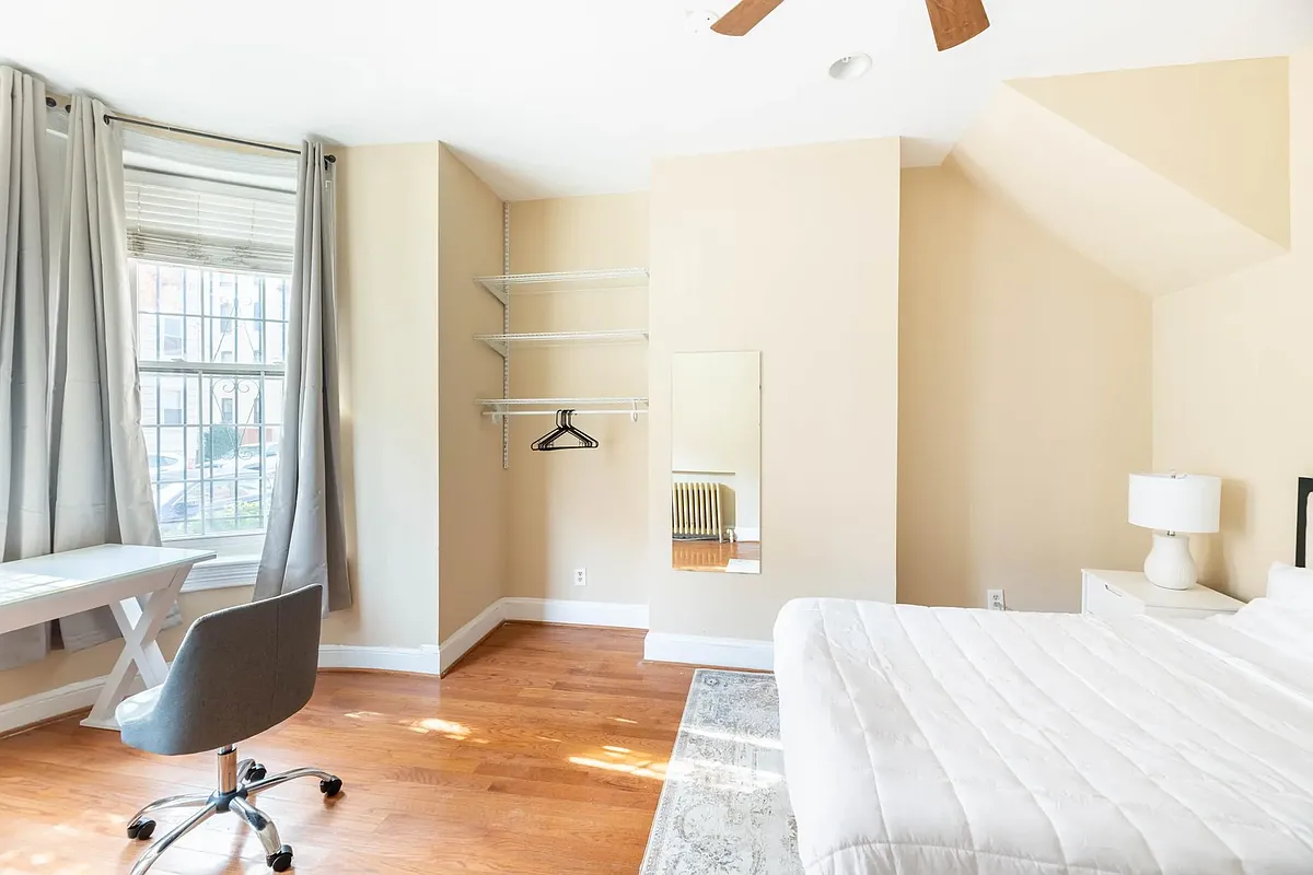 Building Photo - 1425 W St NW #A
