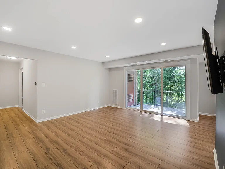 3860 Lyndhurst Dr #202 — Photo 7