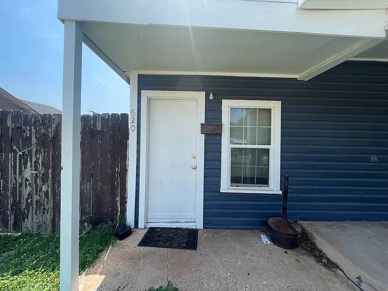 620 Grand Ave — Photo 2