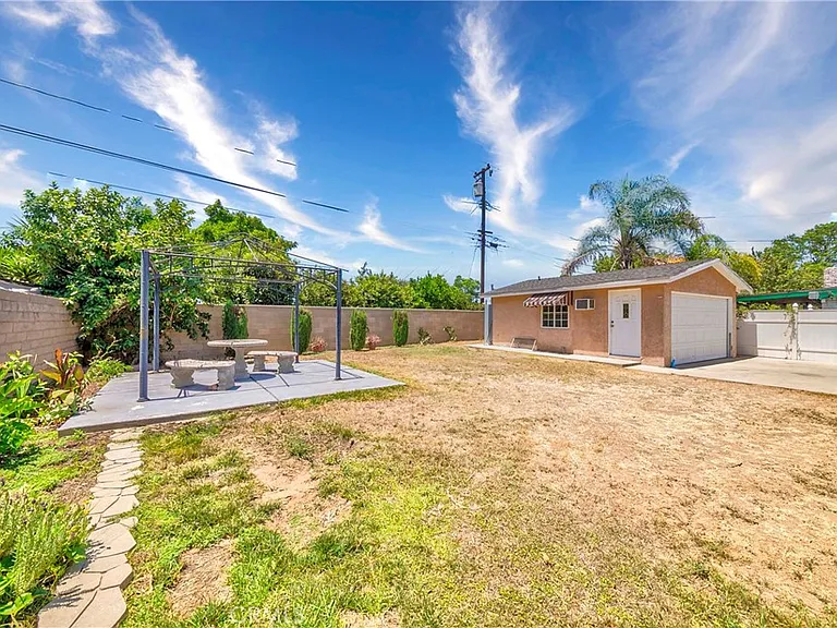 14621 Dalmatian Ave — Photo 45
