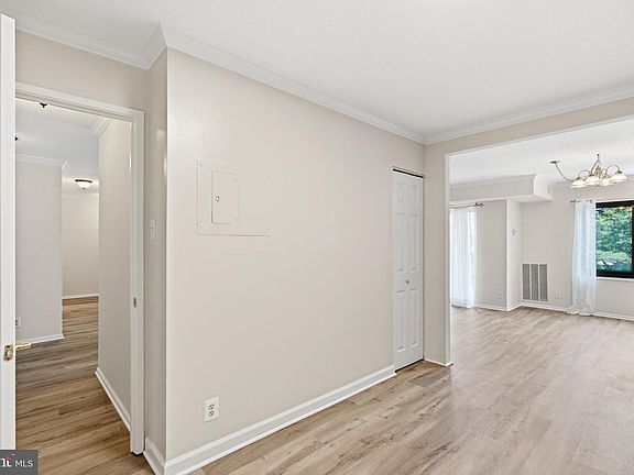 3rd image of 309 Yoakum Pkwy APT 406