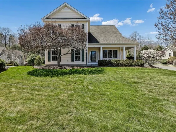 32 White Pine Lane, Manchester, NH 03102
