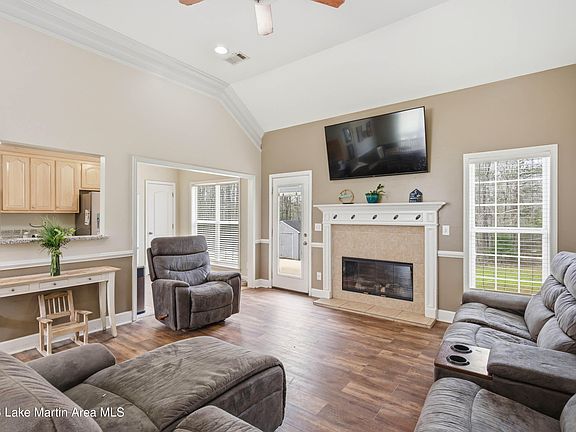 5th image of 860 Birmingham Rd