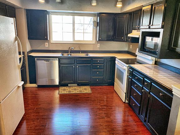 2nd image of 676 E Williamsburg Park Cir