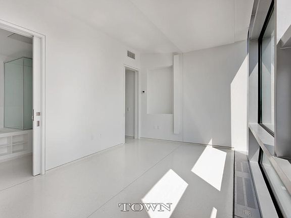 4th image of 100 11th Ave APT 7C