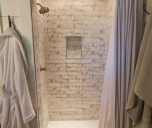 5th image of 3564 Waters Rd