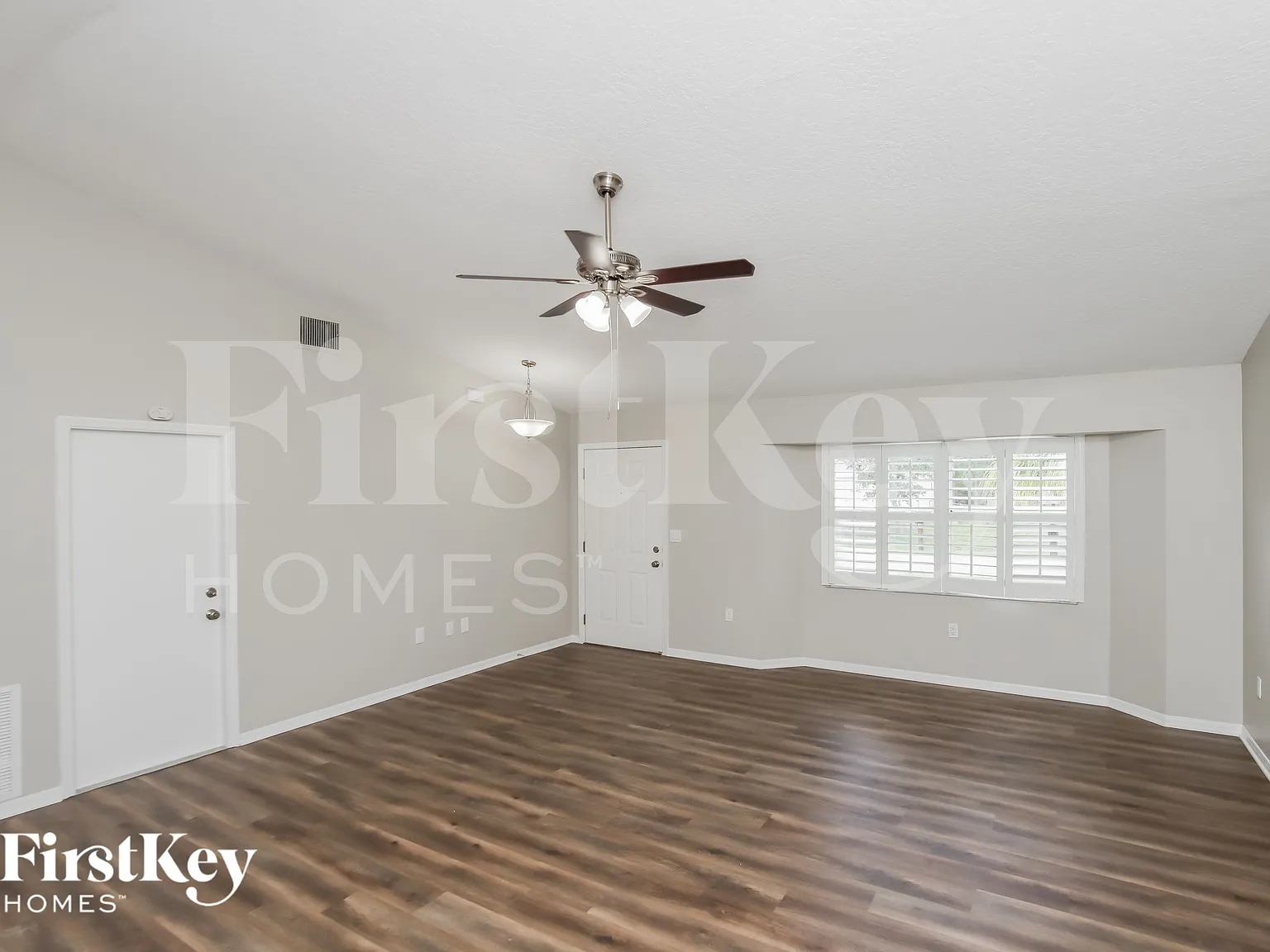 3 bed, 2.0 bath, 1215 sqft, $2,060 — Photo 3