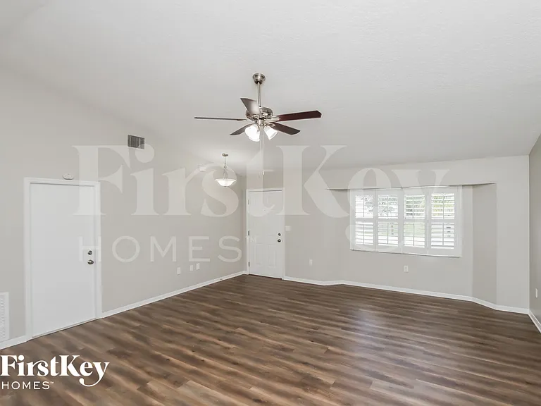 1309 Buffing Cir SE — Photo 3