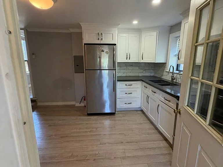 677 Durie St #4 — Photo 5