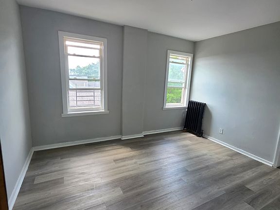 4th image of 233 Littleton Ave #13