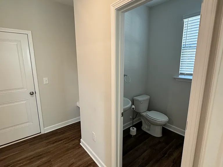 375 Beverly Pl — Photo 4