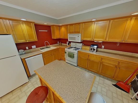 2nd image of 53144 Crystal Pond Dr