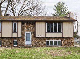 204 Saxon Dr, Springfield, IL 62704