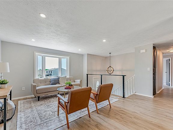 4th image of 362 Huntingdon Ave