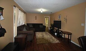 4th image of 2931 Medina Dr
