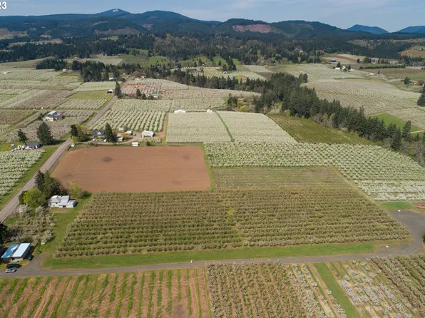 4330 Portland Dr, Hood River, OR 97031