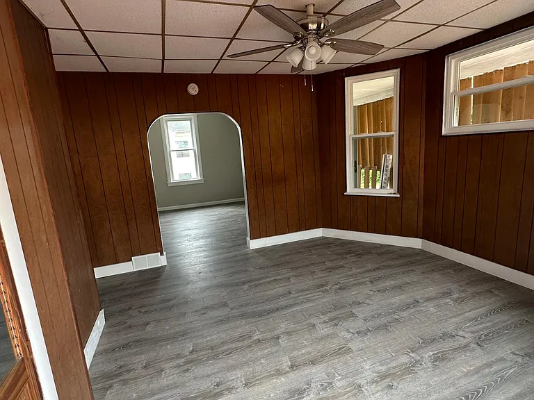 1100 Coal St — Photo 1