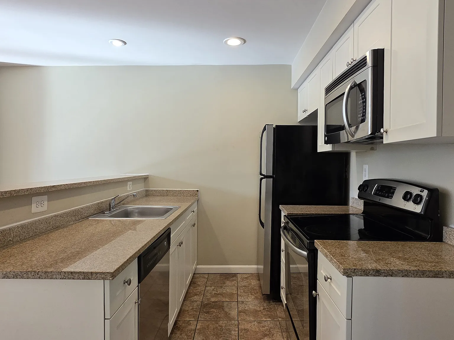1 bed, 1.5 bath, 778 sqft, $1,950 — Photo 3