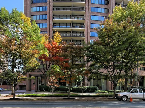 2nd image of 1805 Crystal Dr APT 604