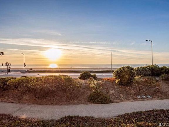 2nd image of 855 La Playa St Oceanfront-monthly Furnished Near #Ucsf