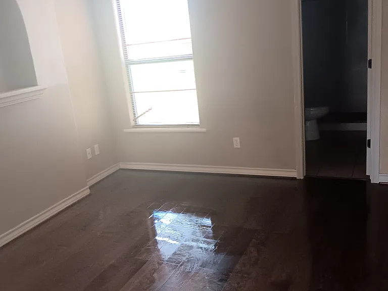 412 W Van Week St — Photo 20