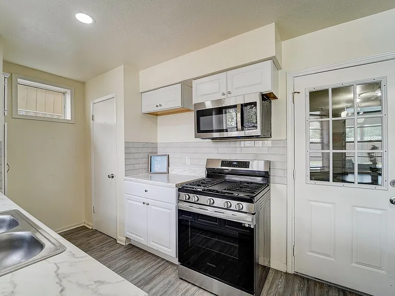 8851 Alcott Dr — Photo 11
