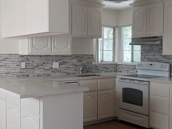 4th image of 3077 Balmoral Dr