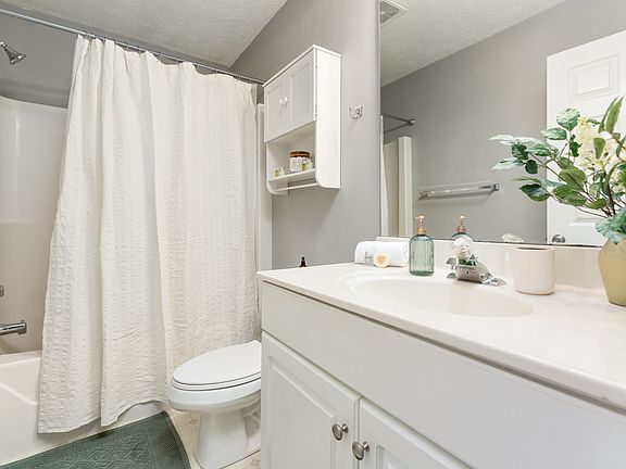 3rd image of 3705 New Holland Dr