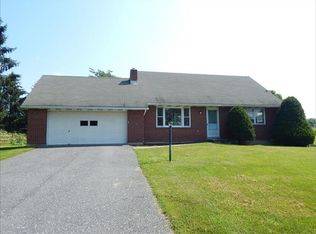 2760 Mountain View Dr, Bath, PA 18014