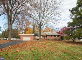 82 Mountain View Rd, Ewing, NJ 08628