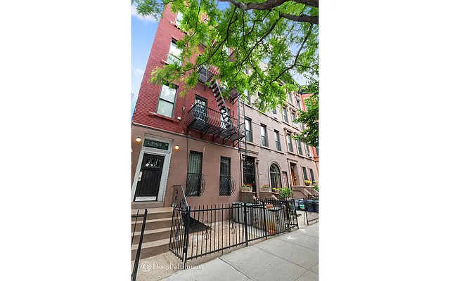 Sold by Douglas Elliman | media 14