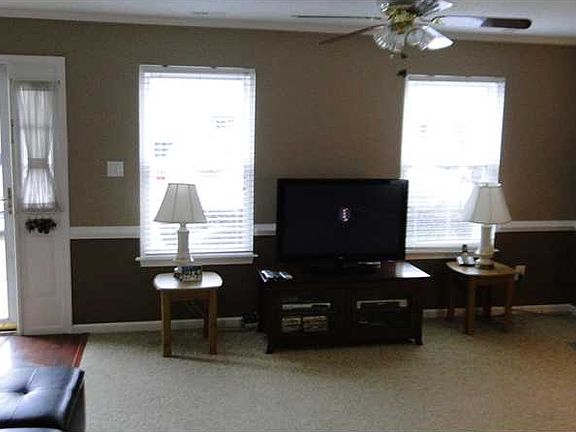 3rd image of 1216 Basswood Ct