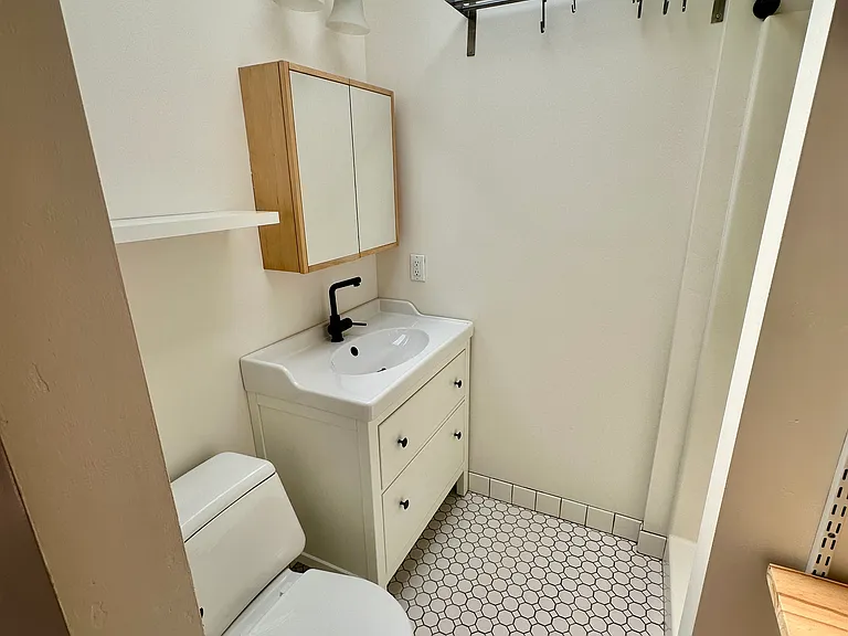 1566 W Valerio St #C — Photo 8