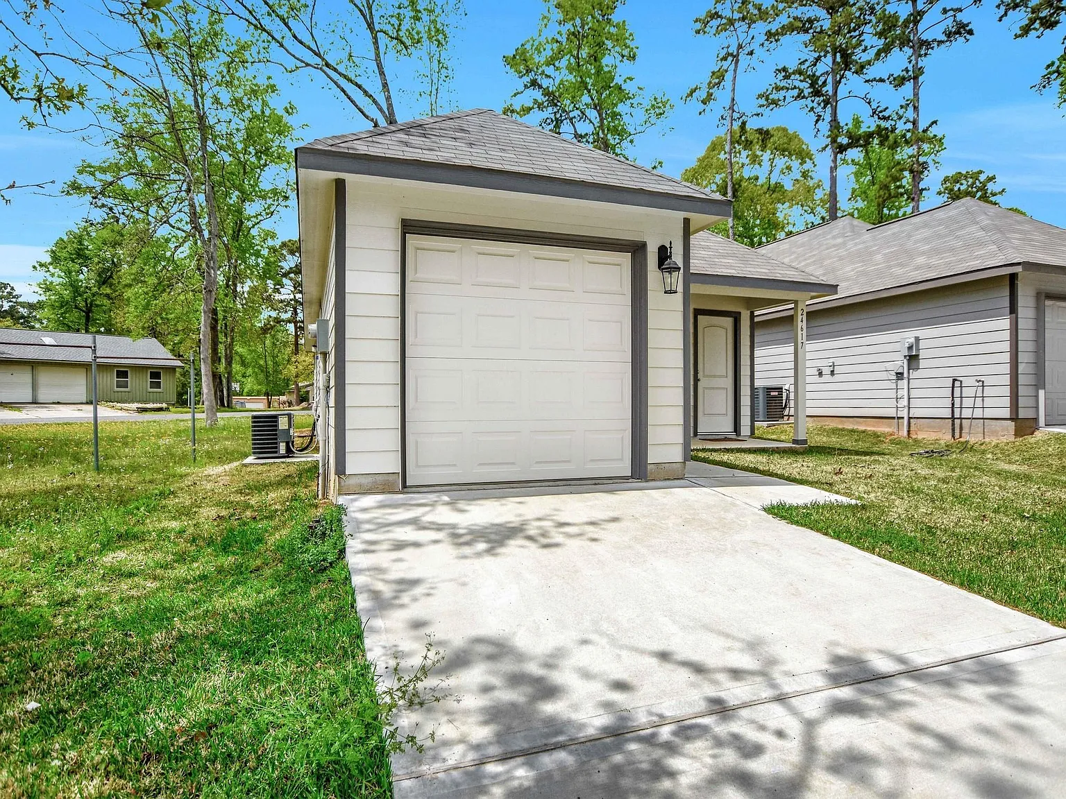 3 bed, 2.0 bath, 1092 sqft, $1,350 — Photo 3