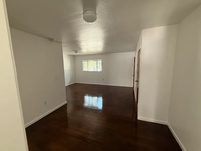 1202 La Rue St #4 — Photo 8