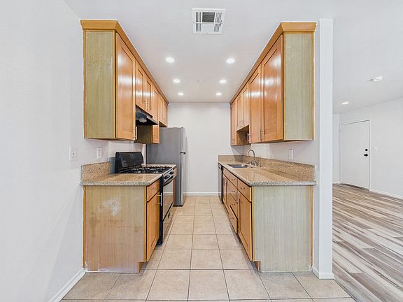 3rd image of 426 E Cedar Ave #C