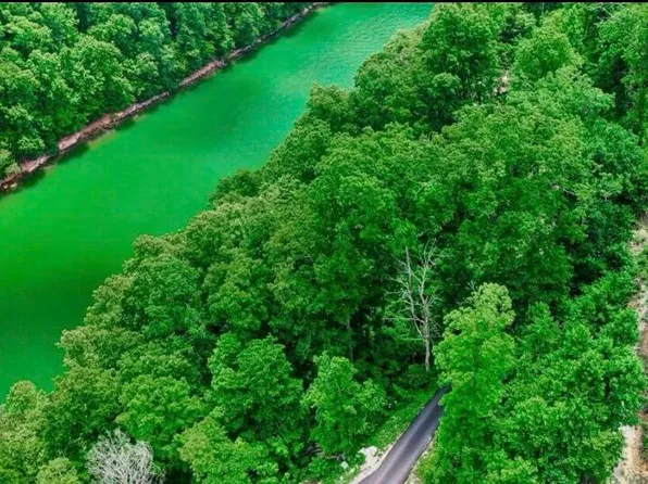 Hiawatha Ln, Caryville, TN 37714