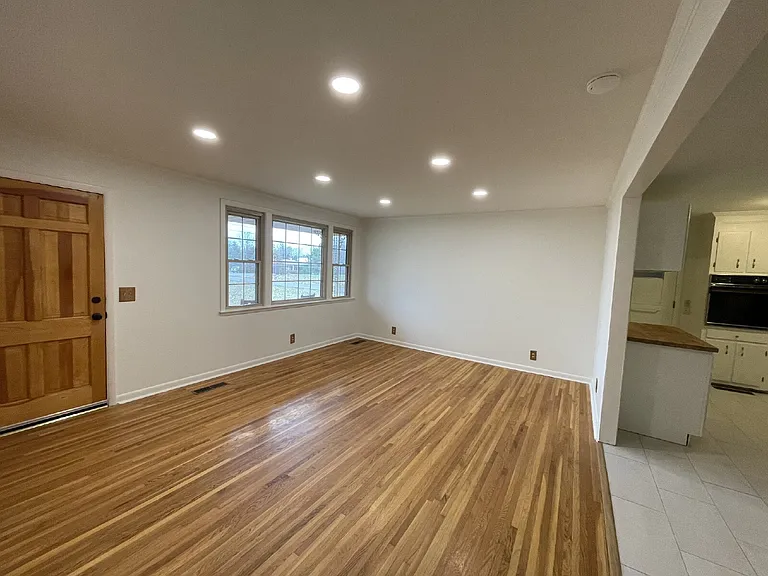 102 Crosby Dr — Photo 3