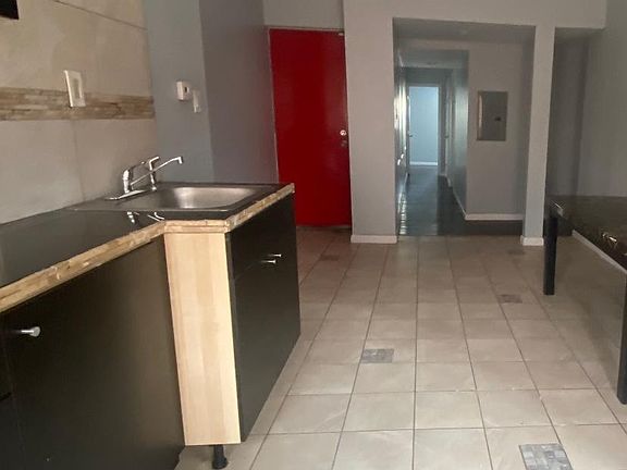 3rd image of 2211 W Oxford St #1A