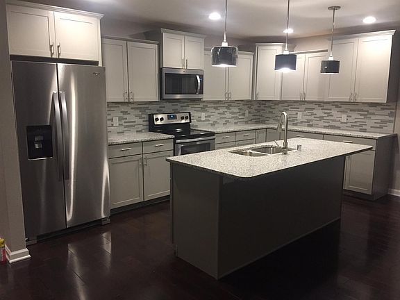 3rd image of 110 Forest Hill Dr