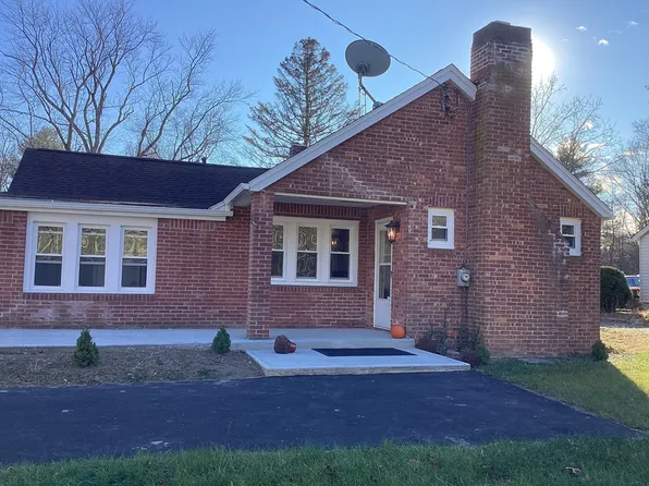 123 South St, Agawam, MA 01001
