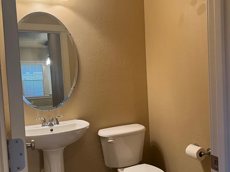 894 E Shadow Creek Ln — Photo 10
