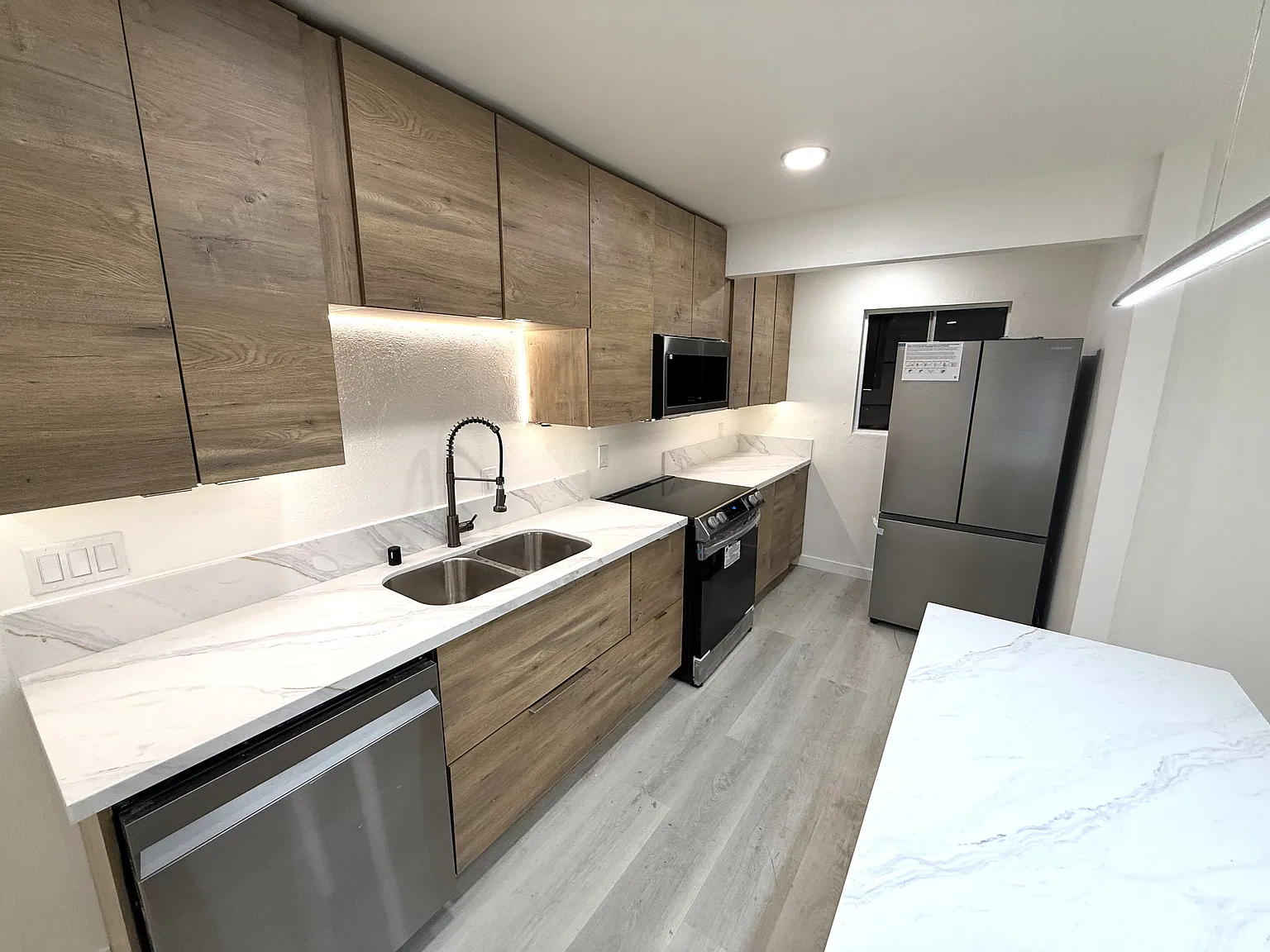 3 bed, 1100 sqft, $3,430 — Photo 4