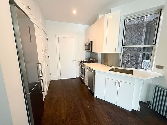 2nd image of 222 E 27th St APT 12